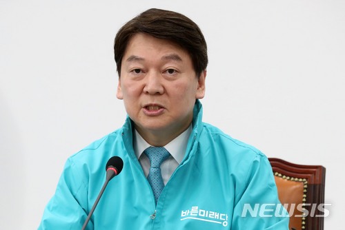【서울=뉴시스】홍효식 기자 = 바른미래당 안철수 인재영입위원장이 21일 오전 서울 여의도 국회에서 열린 제5차 최고위원·중진의원 연석회의에 참석해 모두발언을 하고 있다. 2018.03.21. yesphoto@newsis.com