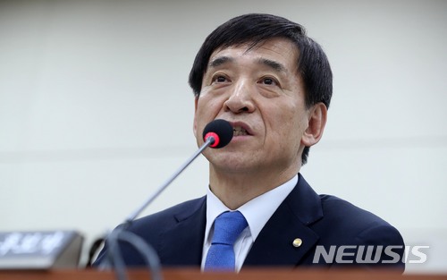 【서울=뉴시스】홍효식 기자 = 이주열 한국은행 총재 후보자가 21일 오전 서울 여의도 국회 본청 기획재정위원회 회의실에서 열린 인사청문회에서 의원들의 질의에 답하고 있다. 2018.03.21. yesphoto@newsis.com