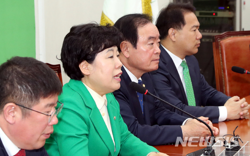 【서울=뉴시스】이종철 기자 = 21일 서울 여의도 국회에서 열린 민주평화당 지역위원장 임명장 수여식에서 조배숙 대표가 인사말을 하고 있다. 2018.03.21.&nbsp; jc4321@newsis.com