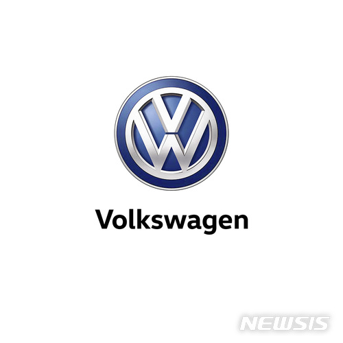 [서울=뉴시스] ﻿﻿﻿﻿유럽연합(EU) 집행위원회(EC)가 독일 자동차 제조사 폭스바겐의 중국산 전기차에 부과된 반보조금 관세에 대해 공식 재검토에 착수했다. 폭스바겐 로고. 2025.12.05