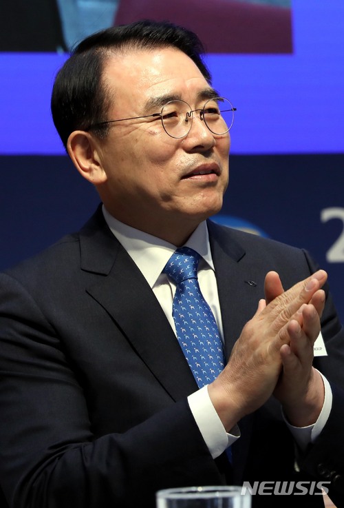 검찰, '신한은행 채용비리' 조용병 회장에 구속영장 청구