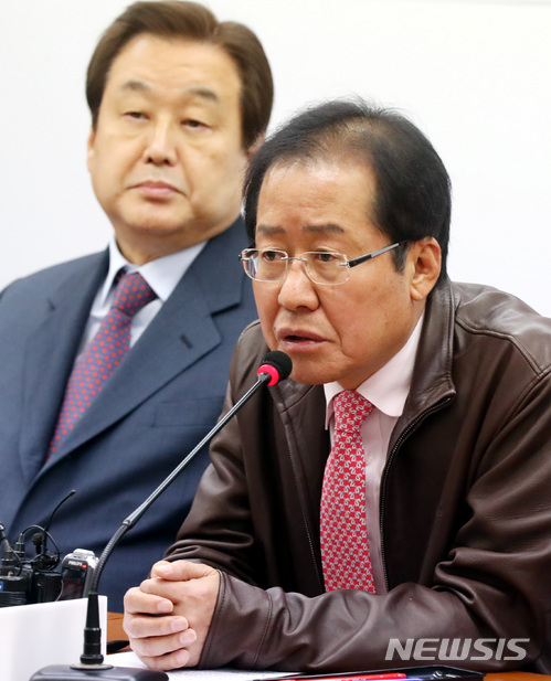 【서울=뉴시스】박영태 기자 = 22일 오전 서울 영등포구 여의도 자유한국당 당사에서 진행된 북핵폐기추진특별위원회 2차 전체회의에서 홍준표 대표가 발언을 하고 있다. 2018.03.22.since1999@newsis.com