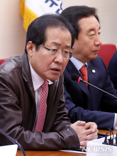 【서울=뉴시스】박영태 기자 = 22일 오전 서울 영등포구 여의도 자유한국당 당사에서 진행된 북핵폐기추진특별위원회 2차 전체회의에서 홍준표 대표가 발언을 하고 있다. 2018.03.22.since1999@newsis.com