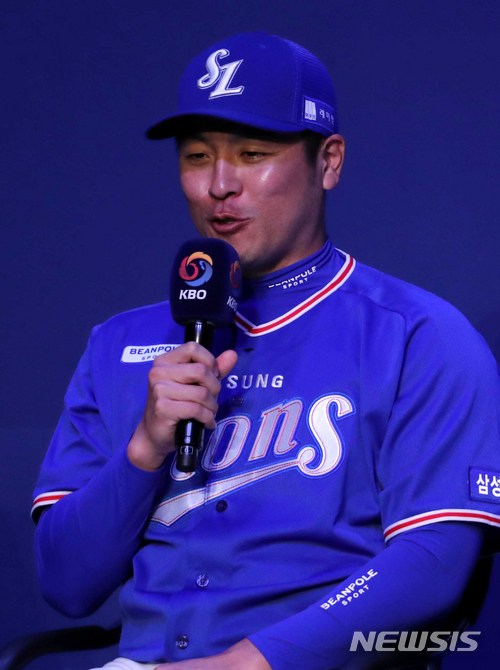 【서울=뉴시스】고범준 기자 = 22일 오후 서울 용산구 블루스퀘어 아이마켓홀에서 열린 2018 신한은행 MY CAR KBO 미디어데이에서 삼성 강민호가 우승 공약을 말하고 있다. 2018.03.22. bjko@newsis.com