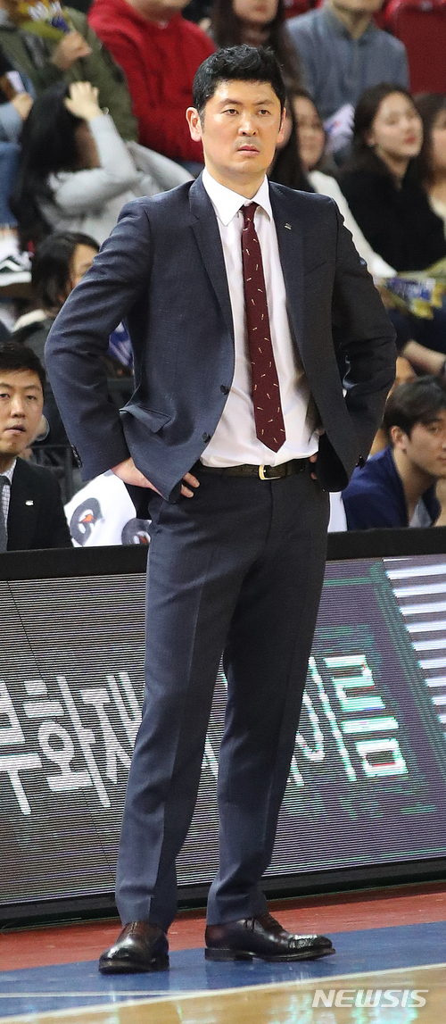 벼랑 끝 KCC, 대인방어도 안 되고 지역방어도 안 되고