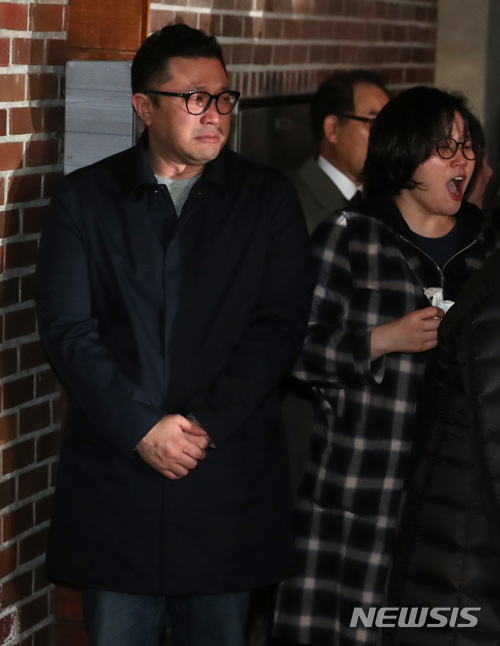 이시형, 눈물 흘리며 MB 호송길 배웅…수사는 불가피