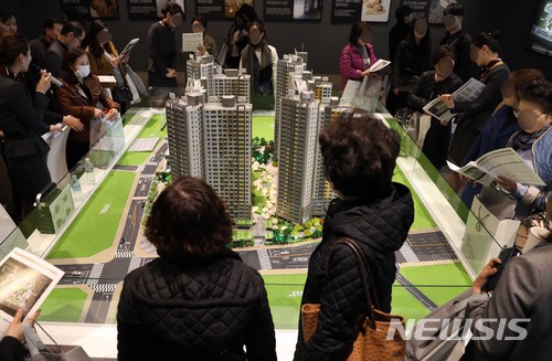 가계대출, 5.3조 늘어 반년만에 '최고'…집단대출 증가 영향