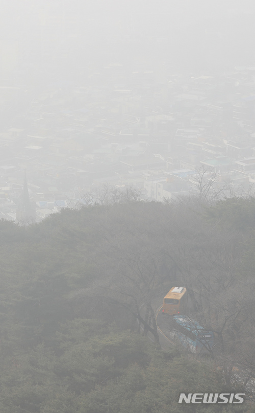 "시진핑한테 마스크 받아와라"…재난급 미세먼지에 격앙