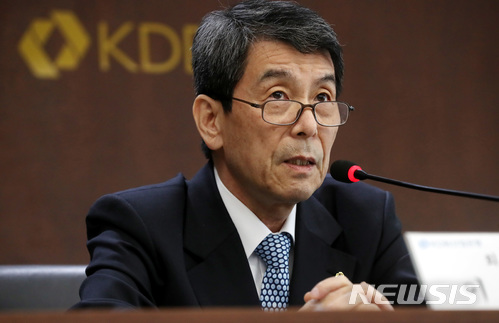 이동걸 산업은행 회장, 재산 35억8388만원 신고 - 뉴스 썸네일 이미지