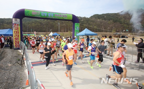 【단양=뉴시스】강신욱 기자 = 단양팔경마라톤대회. (사진=단양군 제공) photo@newsis.com