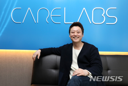 【서울=뉴시스】박진희 기자 = 김동수 케어랩스 대표가 지난 26일 서울 서초구 캐어랩스 본사에서 뉴시스와 인터뷰 하고 있다. 2018.03.28. pak7130@newsis.com