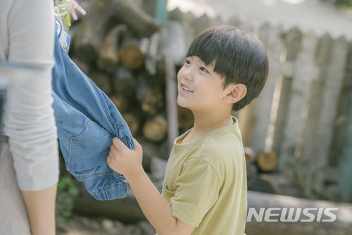 【서울=뉴시스】 영화 '지금 만나러 갑니다'