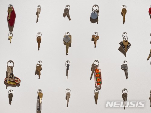 【서울=뉴시스】 박혜수, Lost Dream& Lost Key, 가변크기, 열쇠, 금고, 스툴, 2012 (디테일)