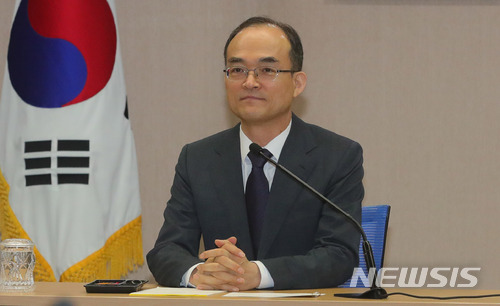 【서울=뉴시스】배훈식 기자 = 29일 오전 서울 서초구 대검찰청에서 문무일 검찰총장이 기자간담회를 하고 있다. 2018.03.29. dahora83@newsis.com