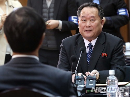【파주=뉴시스】 사진공동취재단 = 리선권 조국평화통일위원회(조평통) 위원장이 29일 오전 판문점 북측 통일각에서 열린 남북 고위급회담에서 발언하고 있다. 2018.03.29.&nbsp; photo@newsis.com