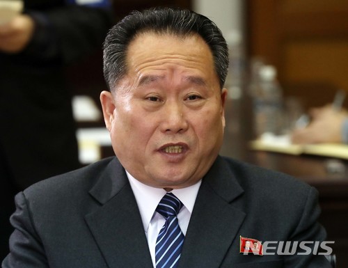 【파주=뉴시스】 사진공동취재단 = 리선권 조국평화통일위원회(조평통) 위원장이 29일 오전 판문점 북측 통일각에서 열린 남북 고위급회담에서 발언하고 있다. 2018.03.29.&nbsp; photo@newsis.com