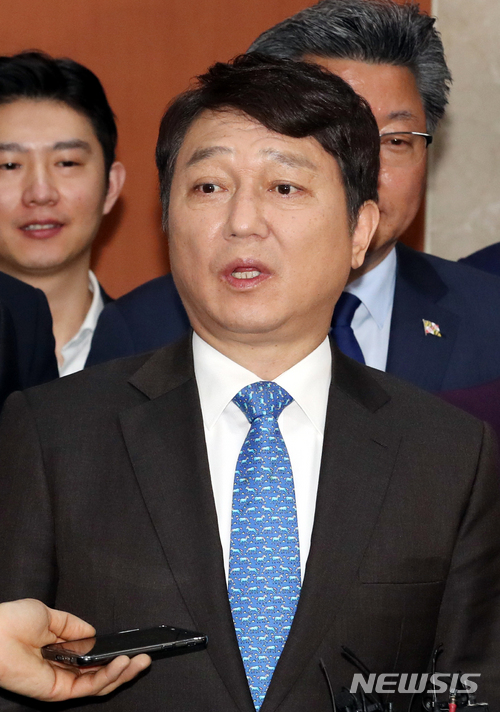 【서울=뉴시스】이종철 기자&nbsp; = 더불어민주당 최재성 정당발전위원장이 29일 국회 정론관에서 송파을 재보궐선거 출마 기자회견을 하고 있다. 2018.03.29.&nbsp; jc4321@newsis.com