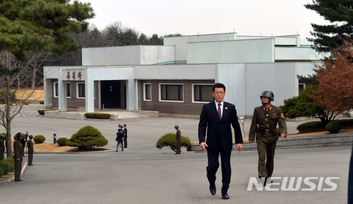 【파주=뉴시스】 사진공동취재단 = 판문점 북측 통일각 전경. 2018.03.29. photo@newsis.com