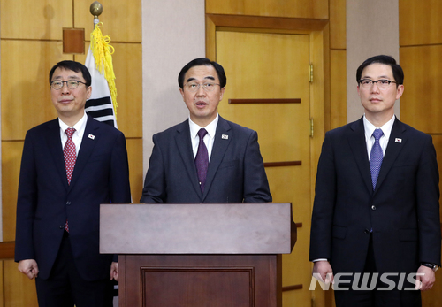【파주=뉴시스】 사진공동취재단 = 조명균 통일부장관이 29일 오전 판문점 북측 통일각에서 열린 남북 고위급회담을 마친 뒤 브리핑하고 있다. 2018.03.29.&nbsp; photo@newsis.com