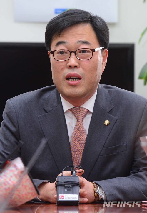 김기식 금감원장 취임…"건전성 감독-소비자 보호 균형 유지"