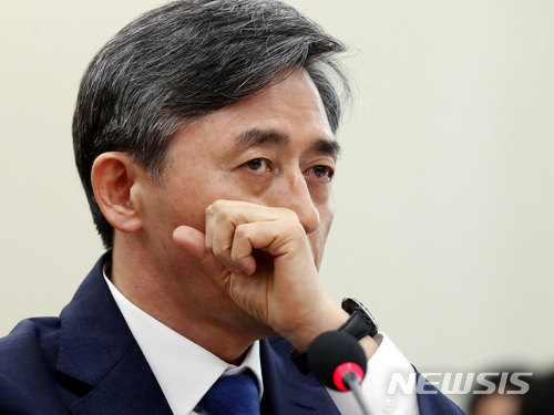 【서울=뉴시스】박영태 기자 = 30일 오전 서울 영등포구 여의도 국회에서 진행된 과학기술정보방송통신위원회 전체회의(양승동 KBS 사장 인사청문회)에서 양승동 후보자가 의원 질의를 듣고 있다. 2018.03.30.since1999@newsis.com