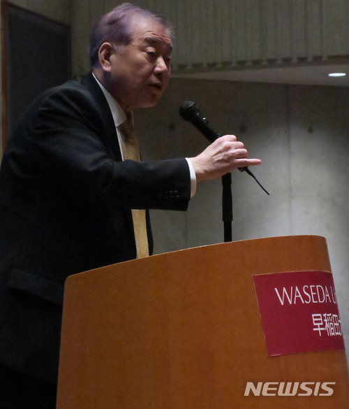 【도쿄=뉴시스】 조윤영 특파원 = 문정인 대통령 외교·안보특보는 31일 일본 도쿄(東京) 와세다(早稲田)대학교에서 열린 한반도문제와 관련된 국제 심포지엄에서 '전쟁의 위기에서 평화로'라는 주제로 기조연설을 했다.&nbsp;&nbsp; 2018.03.31.&nbsp; yuncho@newsis.com 