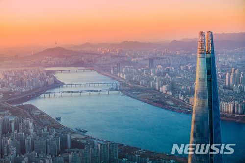 [롯데월드타워 1주년]'서울스카이' 1년새 165만명 방문…대한민국 랜드마크로