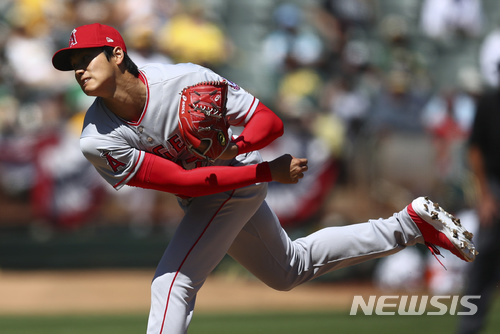 【오클랜드=AP/뉴시스】 2일(한국시간) 미국 캘리포니아주 오클랜드 콜리시엄에서 펼쳐진 오클랜드 애슬레틱스와 경기에 선발 등판해 승리투수가 된 오타니 쇼헤이.