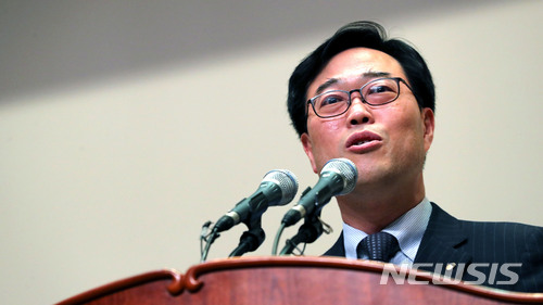 【서울=뉴시스】박주성 기자 = 김기식 신임 금융감독원장이 2일 오전 서울 영등포구 여의도 금융감독원에서 열린 취임식에 참석해 취임사를 하고 있다. 2018.04.02.&nbsp; park7691@newsis.com