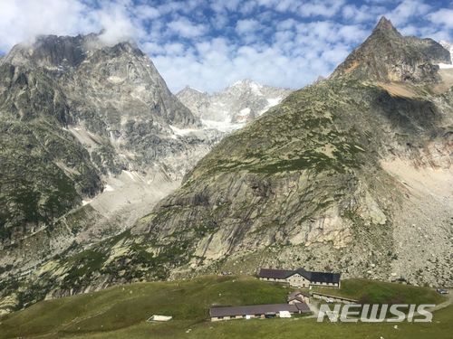 【서울=뉴시스】 유럽 '투르 드 몽블랑(TMB)'의 아르누바 그랑콜페레 코스