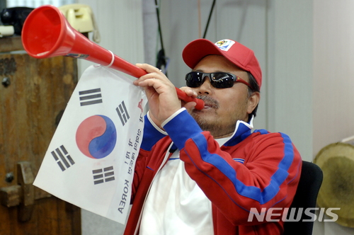 [인터뷰]김흥국 "가수협회 둘러싼 내막…양심선언 해주면 용서"