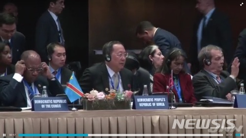 【서울=뉴시스】 5일(현지시간) 아제르바이잔 수도 바쿠에서 열린 비동맹운동(NAM) 각료회의에 참석한 리용호 북한 외무상. (사진출처: 일본 TBS 방송 영상 캡쳐) 2018.04.05. 