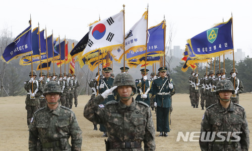 【용인=뉴시스】최동준 기자 = 6일 경기 용인시 3군사령부에서 열린 '육군 동원전력사령부 창설식'에서 부대원들이 송영무 국방부 장관의 훈시를 듣고 있다. 2018.04.06. photocdj@newsis.com