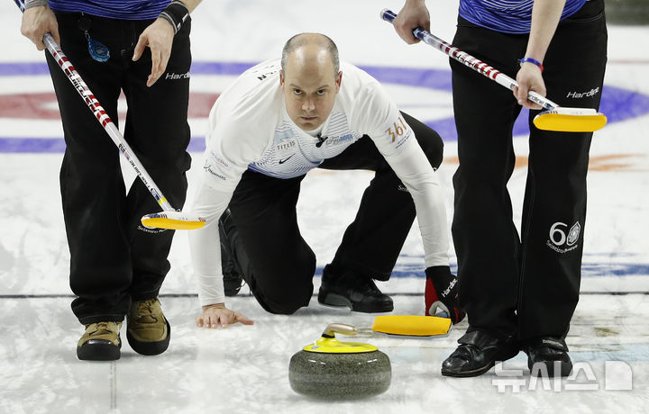 [라스베이거스=AP/뉴시스] 미국 컬링의 리치 루호넨. 2028.04.07.