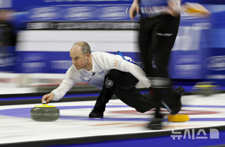 [라스베이거스=AP/뉴시스] 미국 컬링의 리치 루호넨. 2028.04.07.