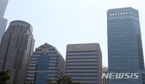 【서울=뉴시스】서울 영등포구 여의도의 증권사 건물 모습. (사진은 기사 내용과 무관 = 뉴시스 DB) photo@newsis.com