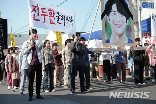 【광주=뉴시스】류형근 기자 = 5·18민주화운동 38주기에 맞춰 개봉하는 영화 '임을 위한 행진곡' 주요 장면. 2018.04.09. (사진=알앤오엔터테인먼트 제공) photo@newsis.com