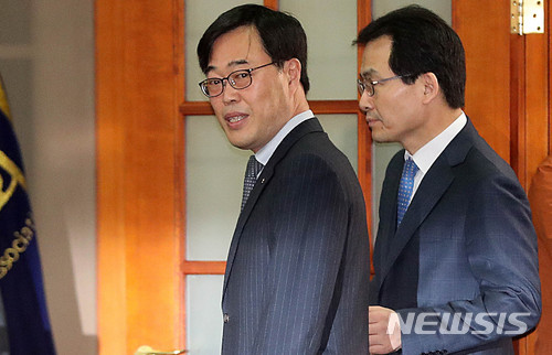 【서울=뉴시스】 추상철 기자 = 김기식 금융감독원장이 10일 오전 서울 영등포구 여의도 금융투자협회에서 열린 '삼성증권 사태와 관련 내부통제 강화를 위한 증권회사 대표 간담회'에 참석하고 있다. 2018.04.10. scchoo@newsis.com