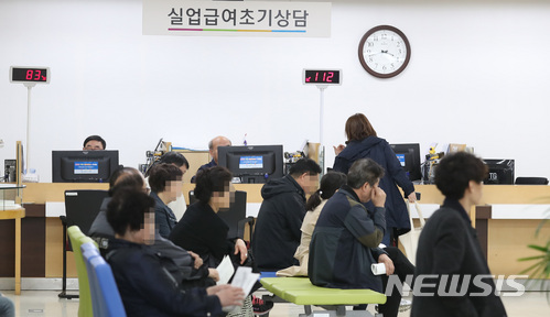 한은 "올 취업자 증가, 18만명 전망…하반기 고용 나아질 것"