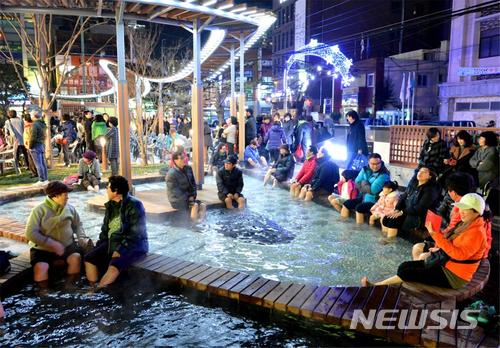 【부산=뉴시스】허상천 기자 = 부산시는 ‘해운대해수욕장 & 해운대온천’이 문화체육관광부가 주최하고 한국관광공사가 주관하는 ‘2018 열린관광지’공모에서 한국 대표 관광지로 최종 선정됐다고 12일 밝혔다. 2018.04.12. (사진 = 부산시 제공) photo@newsis.com