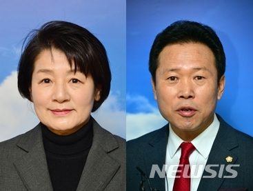 【청주=뉴시스】천영준 기자 = 오는 6·13 지방선거 자유한국당 충북 청주시장 후보 경선 주자들. 사진 왼쪽부터 천혜숙 서원대학교 석좌교수, 황영호 청주시의회 의장. 2018.4.12. (사진=뉴시스 DB) photo@newsis.com