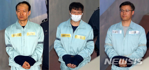 【서울=뉴시스】이영환 기자 = 박근혜 정부시절 청와대 비서관 이재만(왼쪽부터), 안봉근, 정호성이 지난달 12일 오후 서울 서초구 서울중앙지법에서 열린 국가정보원 특수활동비(특활비) 상납 의혹 관련 5차 공판에 출석하고 있다. 2018.04.12.&nbsp; 20hwan@newsis.com