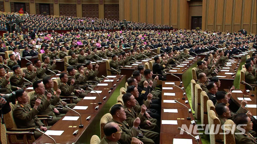 【서울=뉴시스】 북한 조선중앙TV는 지난 11일 평양 만수대의사당에서 최고인민회의 제13기 제6차회의가 열렸다고 12일 보도했다. 2018.04.12. (출처=조선중앙TV 캡쳐) photo@newsis.com