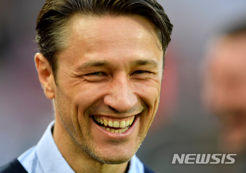 【쾰른=AP/뉴시스】 코바치 감독, 지난해 4월4일 FC 쾰른과 아인라흐트 프랑크푸르트 간 분데스리가 경기 전