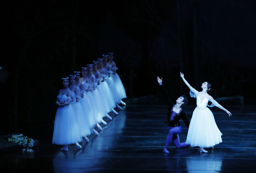 【서울=뉴시스】 김기민·예카테리나 오스몰키나 '지젤' (4). 2018.04.15. (사진 = 유니버설발레단 제공) photo@newsis.com