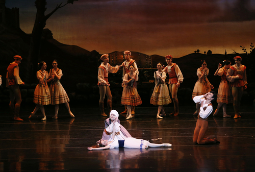 【서울=뉴시스】 김기민·예카테리나 오스몰키나 '지젤' (4). 2018.04.15. (사진 = 유니버설발레단 제공) photo@newsis.com