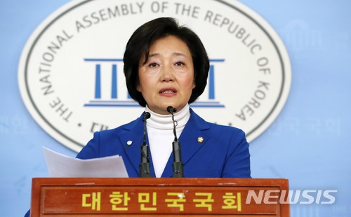 【서울=뉴시스】홍효식 기자 = 박영선 더불어민주당 의원. 2018.04.15. yesphoto@newsis.com