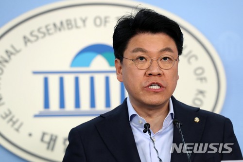 【서울=뉴시스】홍효식 기자 = 자유한국당 장제원 수석대변인 2018.04.15. yesphoto@newsis.com