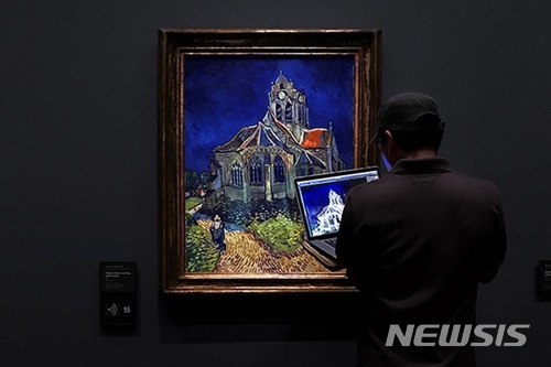 원화의 붓터치와 물감 번짐까지 그대로, 반 고흐 '갤러리북'