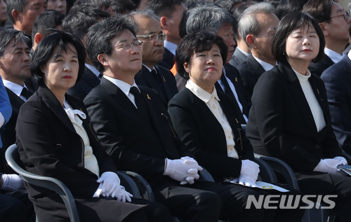 【안산=뉴시스】임태훈 기자 = 세월호 참사 4주기인 지난해 4월16일 오후 경기 안산 세월호참사 정부 합동분향소에서 열린 4·16세월호참사 희생자 정부 합동 영결·추도식 모습. 2018.04.16. taehoonlim@newsis.com